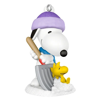 Hallmark Keepsake 1" Mini Christmas Ornament (Peanuts Winter Fun With Snoopy)