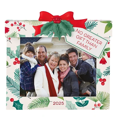 Hallmark Keepsake Christmas Ornament (The Gift of Family 2025 Photo Frame)