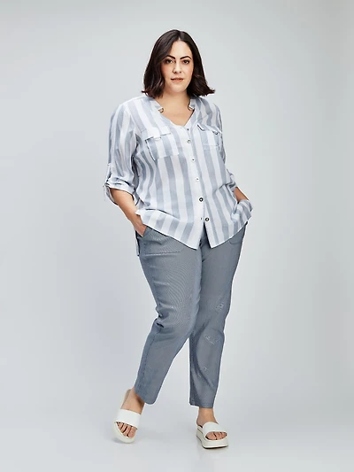 3/4-sleeve semi-fitted blouse with buttons