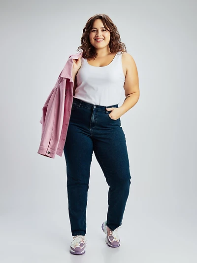 Straight semi-fitted jean