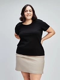 Short-sleeve semi-fitted t-shirt