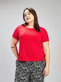 Short-sleeve semi-fitted t-shirt