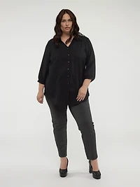 3/4-sleeve semi-fitted blouse with buttons