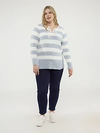 Long-sleeve semi-fitted pullover sweater