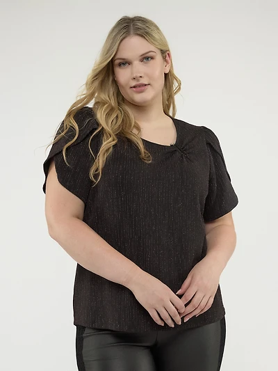 Short-sleeve semi-fitted t-shirt