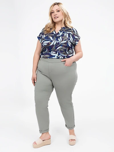 Narrow semi-fitted pull-on jean