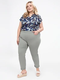 Narrow semi-fitted pull-on jean