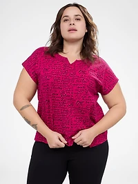 Short-sleeve semi-fitted t-shirt