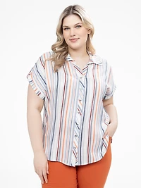 Short-sleeve blouse with buttons
