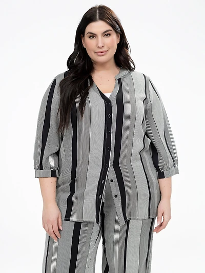 3/4-sleeve semi-fitted blouse with buttons