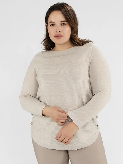 Long-sleeve semi-fitted pullover sweater