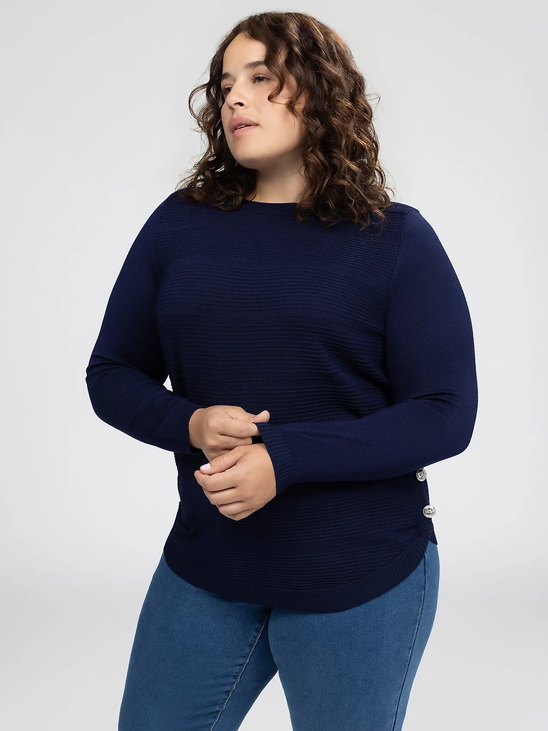 Long-sleeve semi-fitted pullover sweater