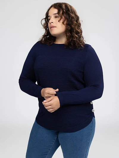 Long-sleeve semi-fitted pullover sweater