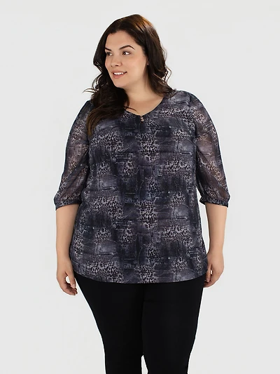 3/4-sleeve semi-fitted blouse