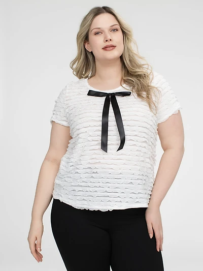 Short-sleeve semi-fitted t-shirt