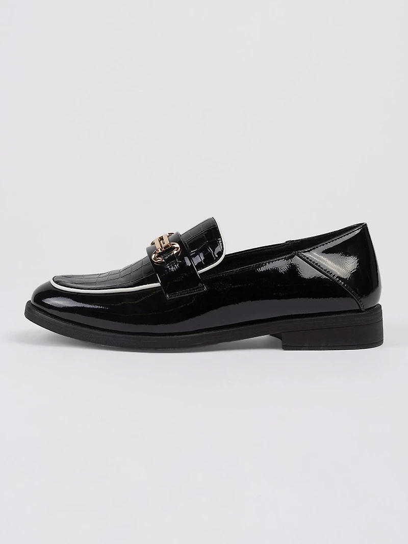 Flat shoes