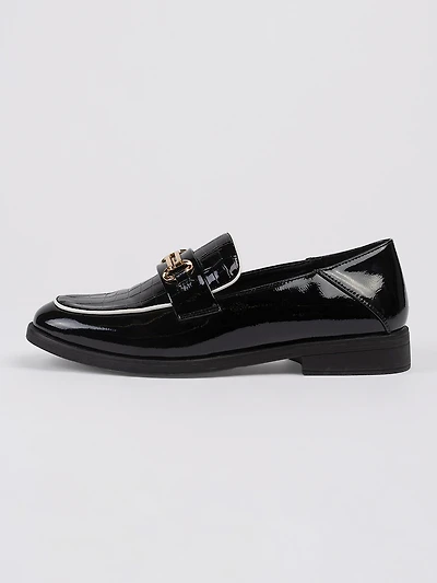 Flat shoes
