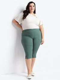 Straight fitted pull-on capri