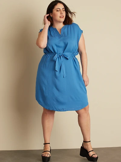 Robe droite avec ceinture
