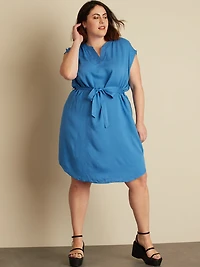 Robe droite avec ceinture