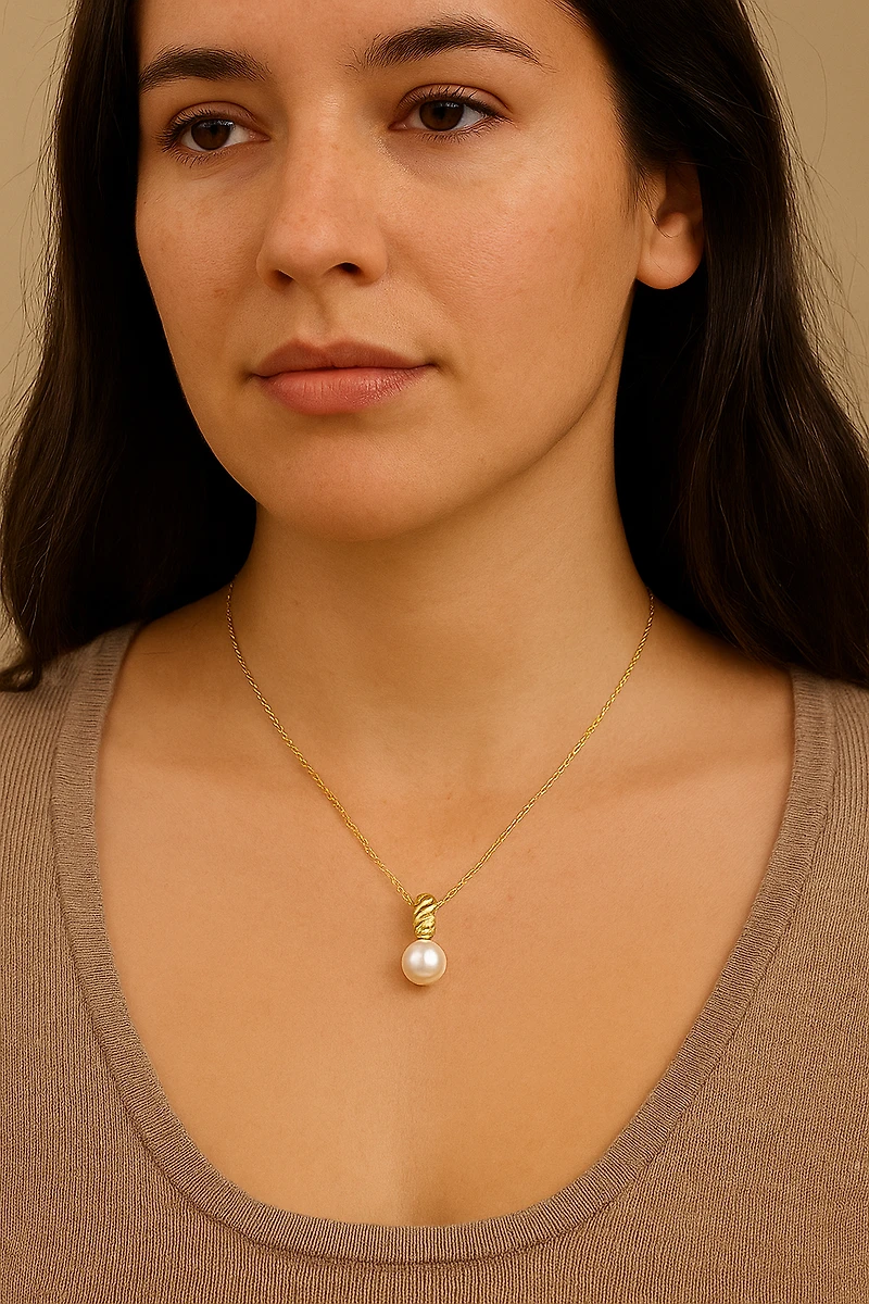 Luna Pearl Necklace