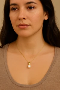 Luna Pearl Necklace