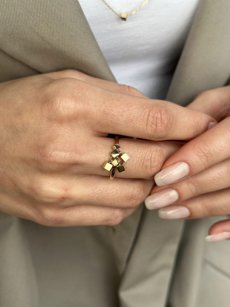 Gravity Cubes Ring