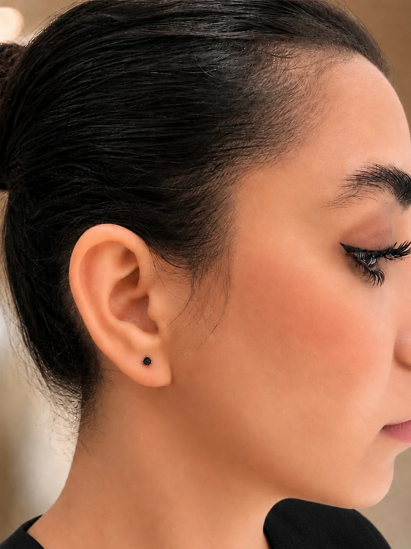 Black Diamond cube Stud