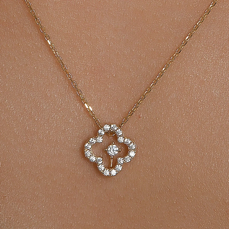 Reverse Clover spark Neckelace