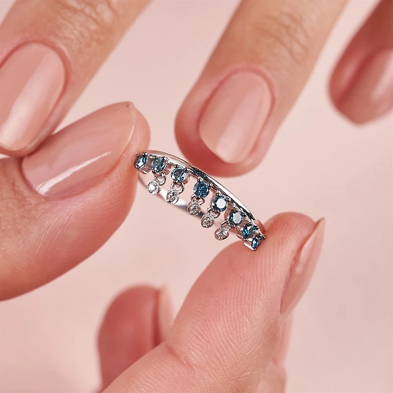 Shaking Wave Blue Diamond Ring