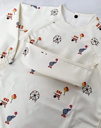Long-sleeved bib