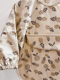 Long-sleeved bib