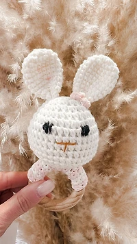 Hochet lapin rose