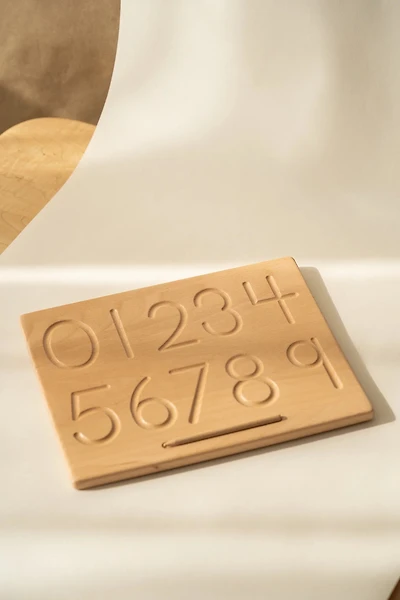 Number tracing board
