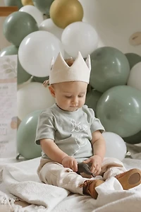 Crown to honor the person being celebrated