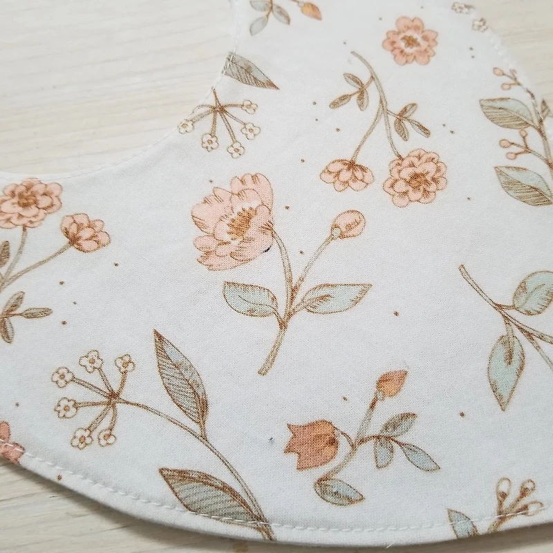 U-Neck Bib - Granny's Garden