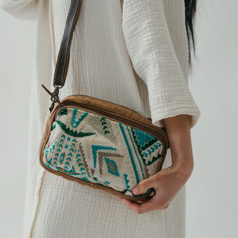 Scarlet Wristlet