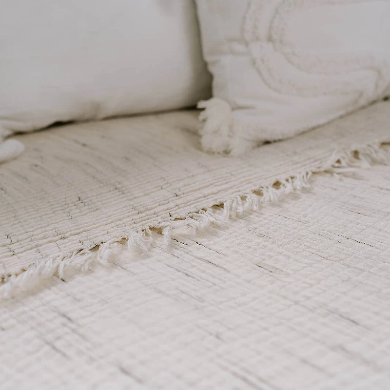 Sketched Crinkle Bed Cover