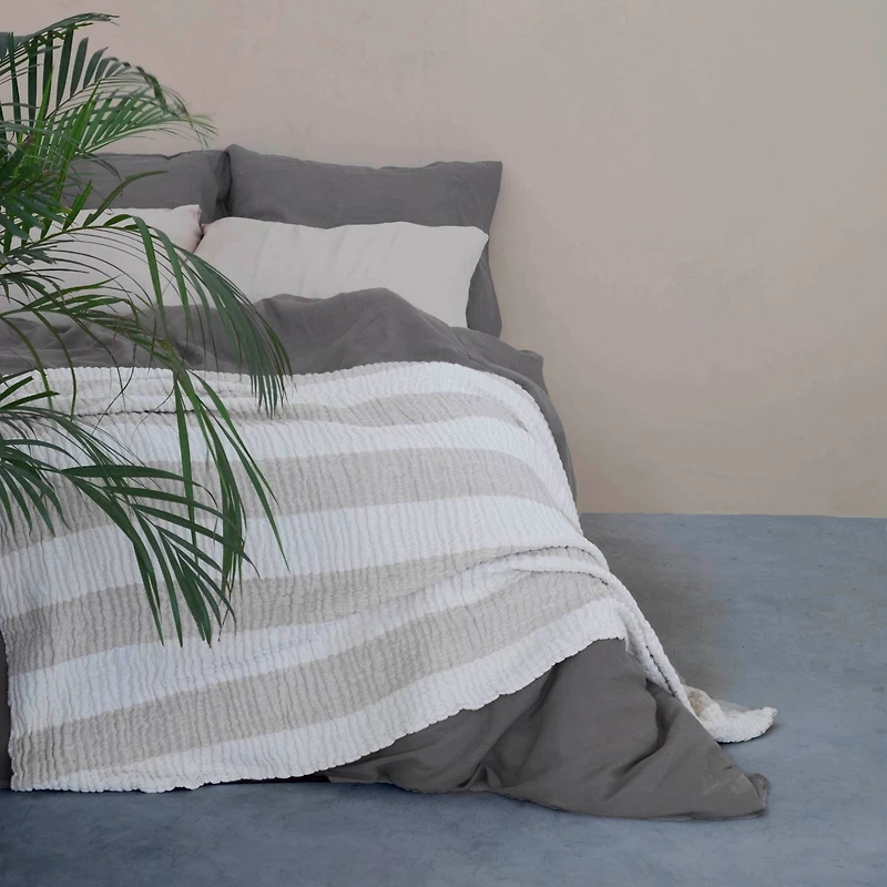 Linen Crinkle Throw