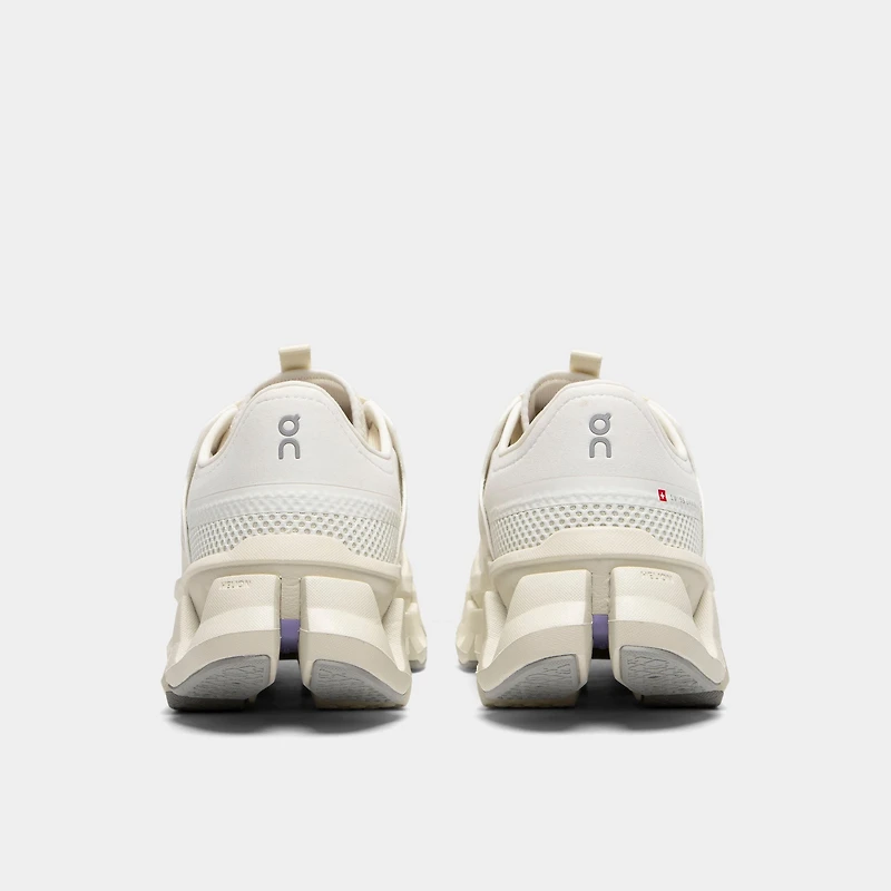 On Women's Cloudswift Amp Ivory / Ghost