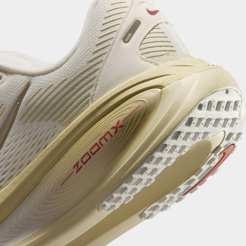 Nike Vomero 18 pour Femme Blanc Sommet / Argent Métallisé - Voile