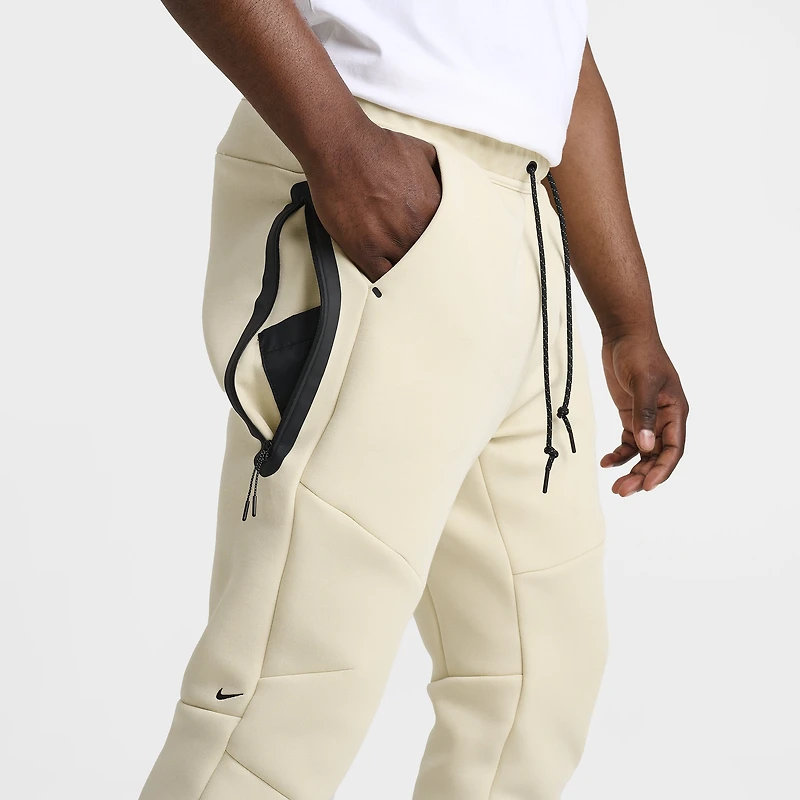Nike Tech Fleece Joggers Light Khaki / Black