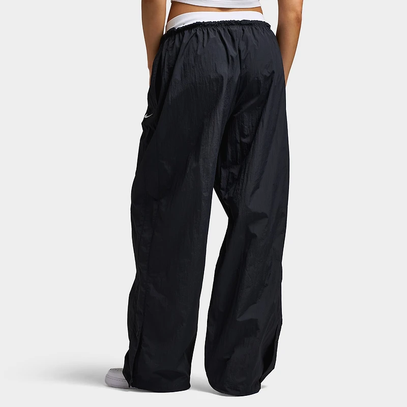 Nike  Sportswear Pantalon taille haute Parachute pour Femme Noir / Craie