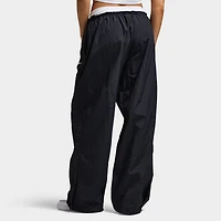 Nike  Sportswear Pantalon taille haute Parachute pour Femme Noir / Craie