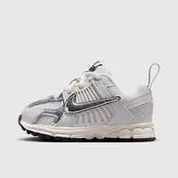 Nike Vomero 5 TD Poussière de Photons / Grille Chromée - Voile