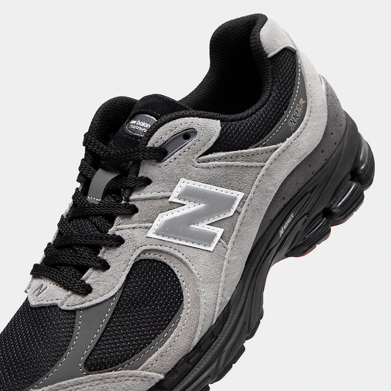 New Balance 2002R Gris Ardoise / Noir Argent Métallique