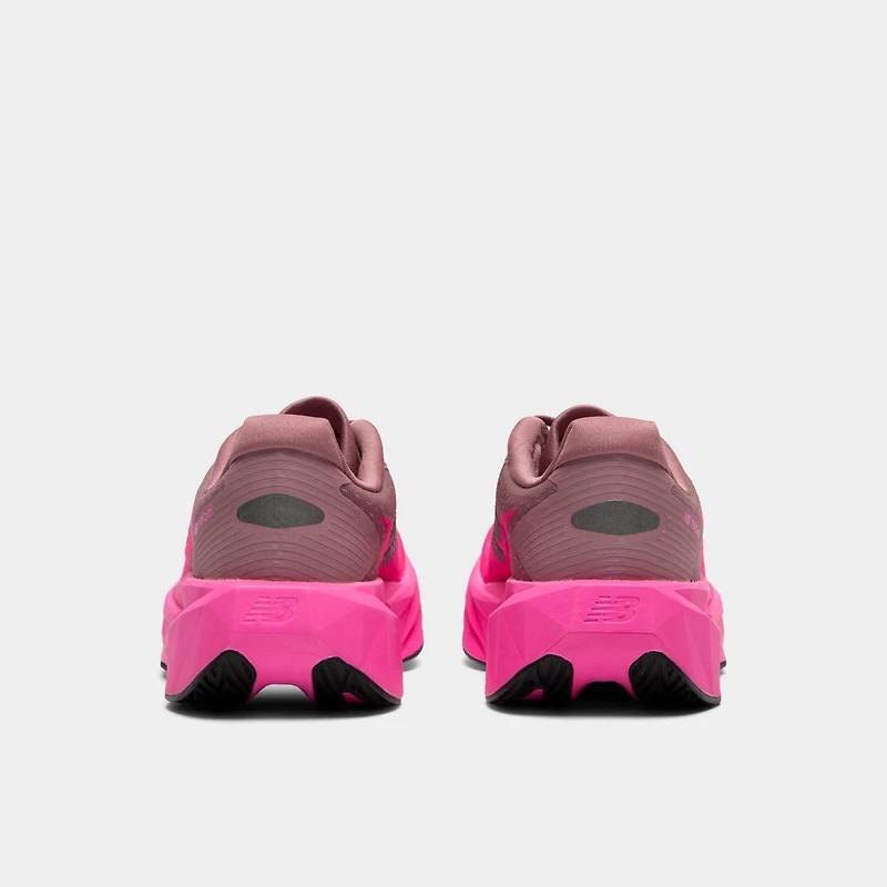 New Balance Femmes Fuelcell Rebel v5 rose vif / Bois de