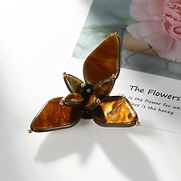 00247 Ari Trillium Pin