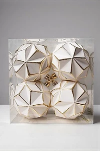 4" 3D Ball Cream W/Gold Edge