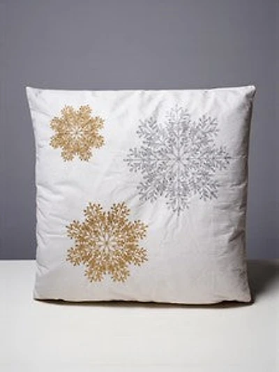 18" x 18" Gold/Silver Snowflakes Cushion